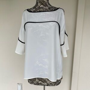 Calvin Klein 3/4 sleeve cream blouse with black accents. Size XL